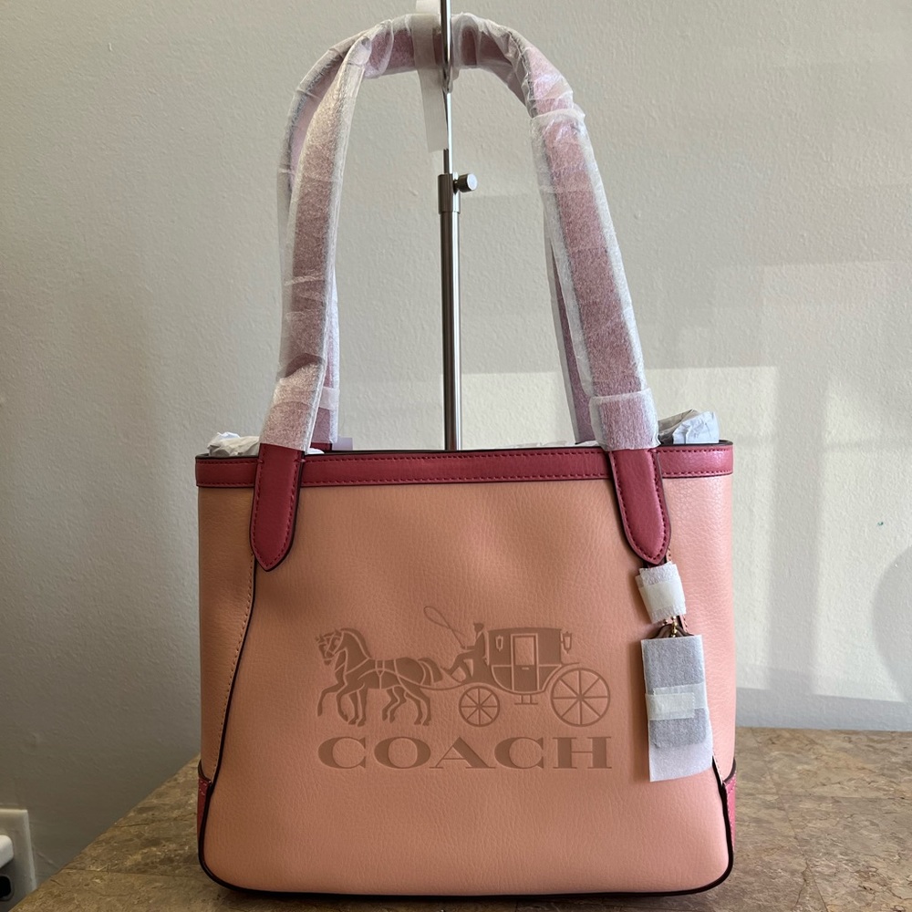 Tote With Horse And Carriage
